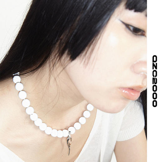 QZC2000 LOGO图腾吊坠梦幻反光珍珠串珠磁铁吸扣项链造型男女饰品 商品图1