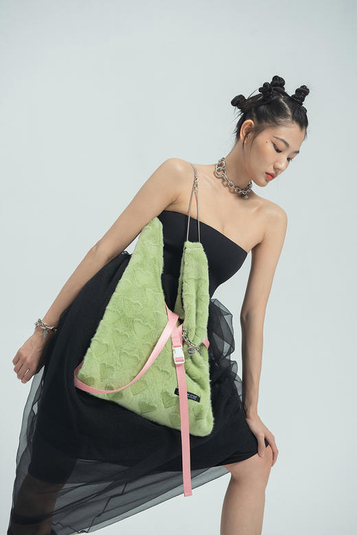 〖HIDDENNOTES〗趣味撞色  软妹爱心毛绒链条包 单肩斜挎背心女包 商品图1