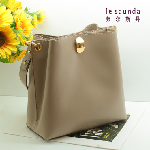 莱尔斯丹斜挎包
2MH7644 商品图3