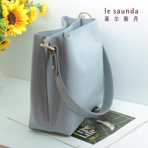 莱尔斯丹斜挎包
2MH7644 商品图1