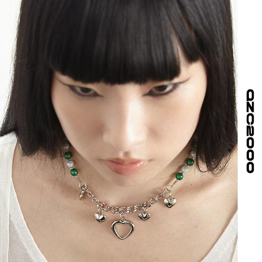 QZC2000 Y2K爱心吊坠绿色反光梦幻珍珠拼白串珠磁铁吸扣项链 商品图1