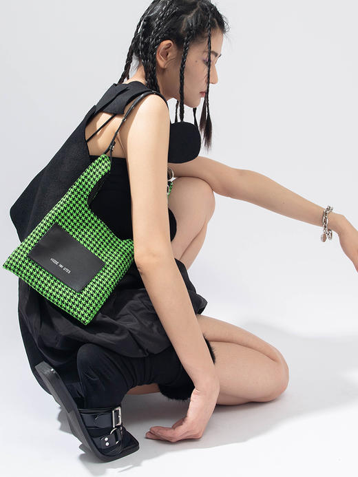 HIDDENNOTES l 2021原创红格子单肩斜挎背心包手提链条小包腋下包 商品图0