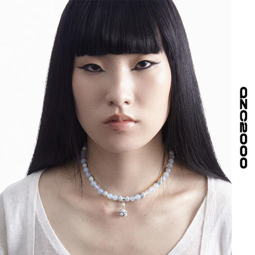 QZC2000 Y2K透明渐变蓝拼接反光梦幻珍珠几何体吊坠串珠男女同款 商品图4