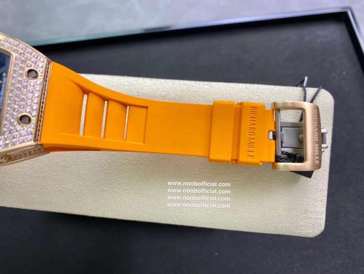理查徳米勒 Richard Mille 满天星系列 新山羊座 镶满钻壳身 搭载原装进口机械机芯更突显了这块腕表的运动风格 商品图3