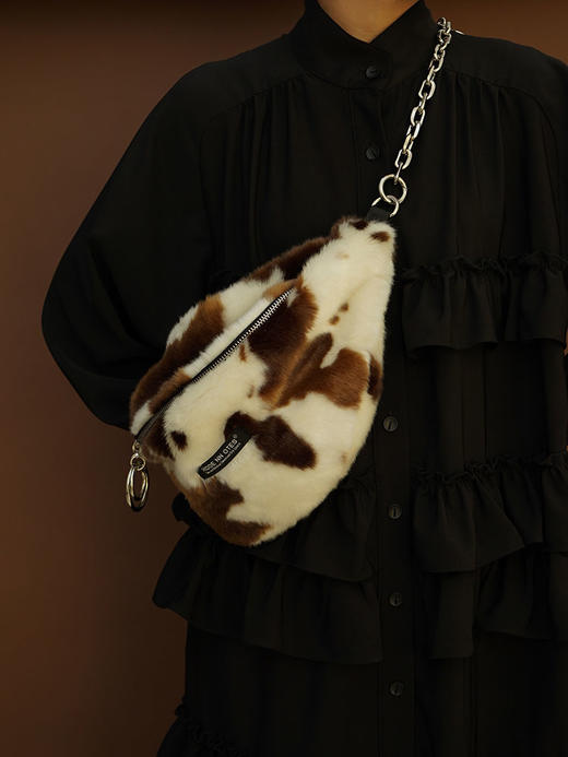 〖HIDDENNOTES〗原创设计 秋冬新款仿皮草单肩斜挎奶牛纹毛毛腰包 商品图2