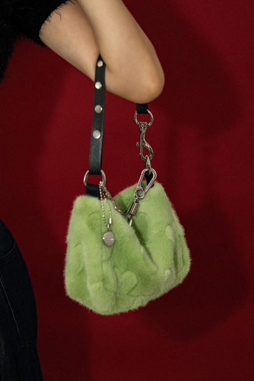 〖HIDDENNOTES〗Y2K千禧辣妹手提腋下包薄荷绿平价毛绒爱心手机包 商品图0