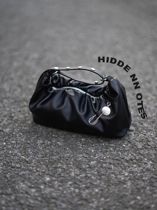HIDDENNOTES l 2021新款高级感黑色单肩云朵包女夏褶皱小众腋下包 商品图0