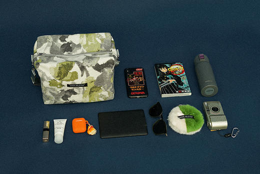 〖HIDDENNOTES〗已售罄 灰绿印花大容量斜挎包小个子便携枕头包 商品图3