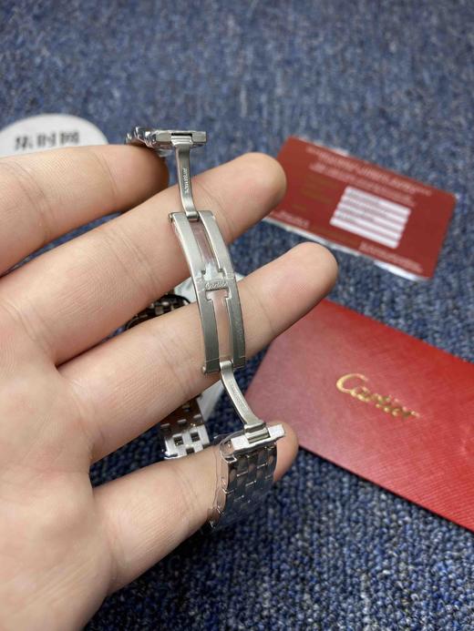 卡地亚 8848F猎豹Panthère de Cartier
华丽而不羁，是Panthère de Cartier猎豹所传达的美学风格。它线条流畅，魅惑 商品图7