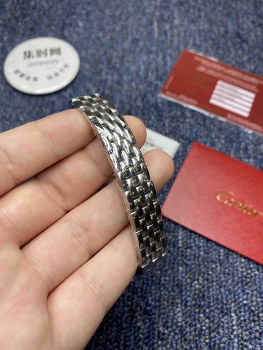 卡地亚 8848F猎豹Panthère de Cartier
华丽而不羁，是Panthère de Cartier猎豹所传达的美学风格。它线条流畅，魅惑 商品图6