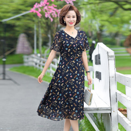 FW  515雪纺连衣裙五十岁中年妈妈洋气质裙 商品图1
