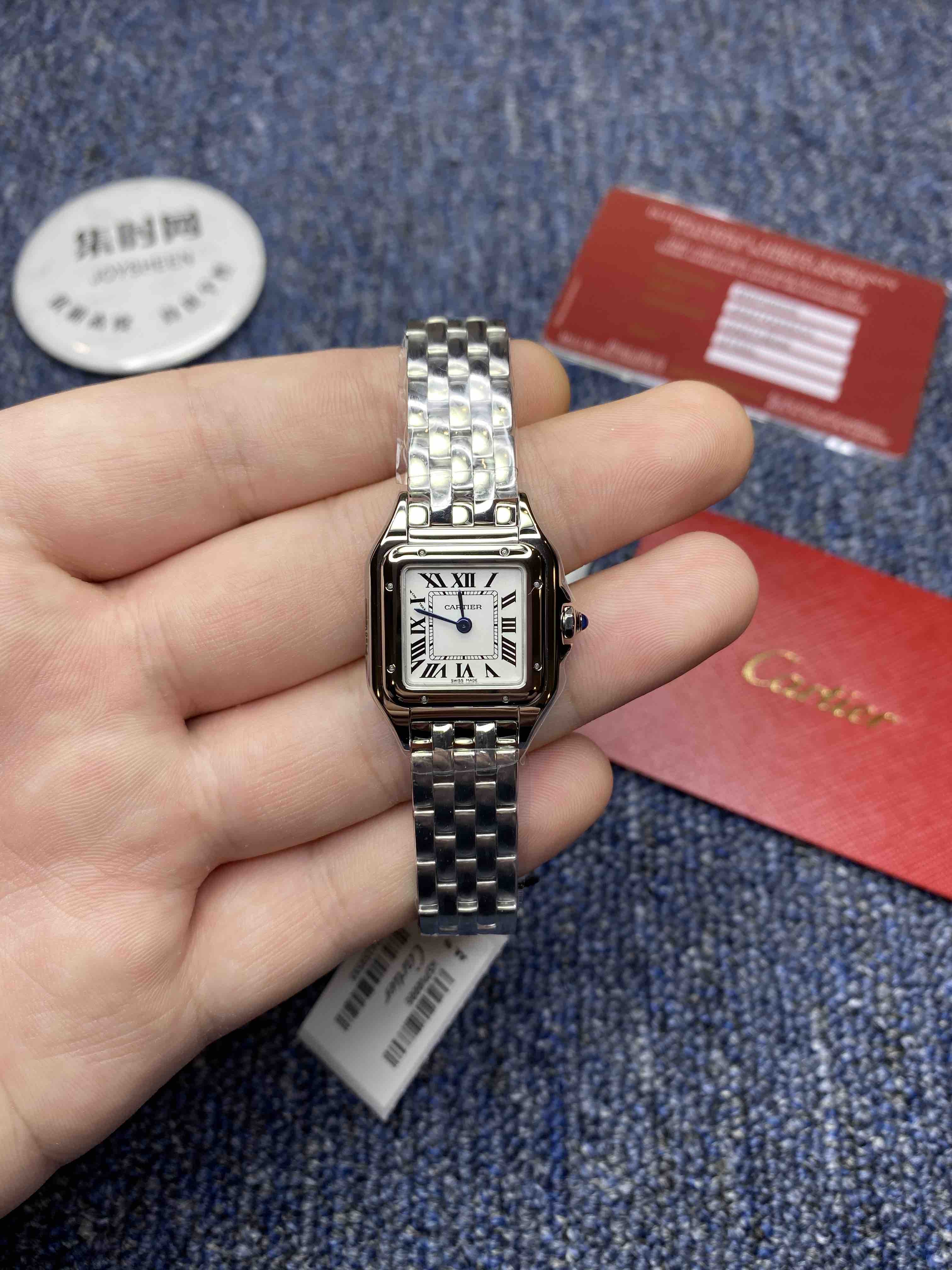 卡地亚 8848F猎豹Panthère de Cartier
华丽而不羁，是Panthère de Cartier猎豹所传达的美学风格。它线条流畅，魅惑