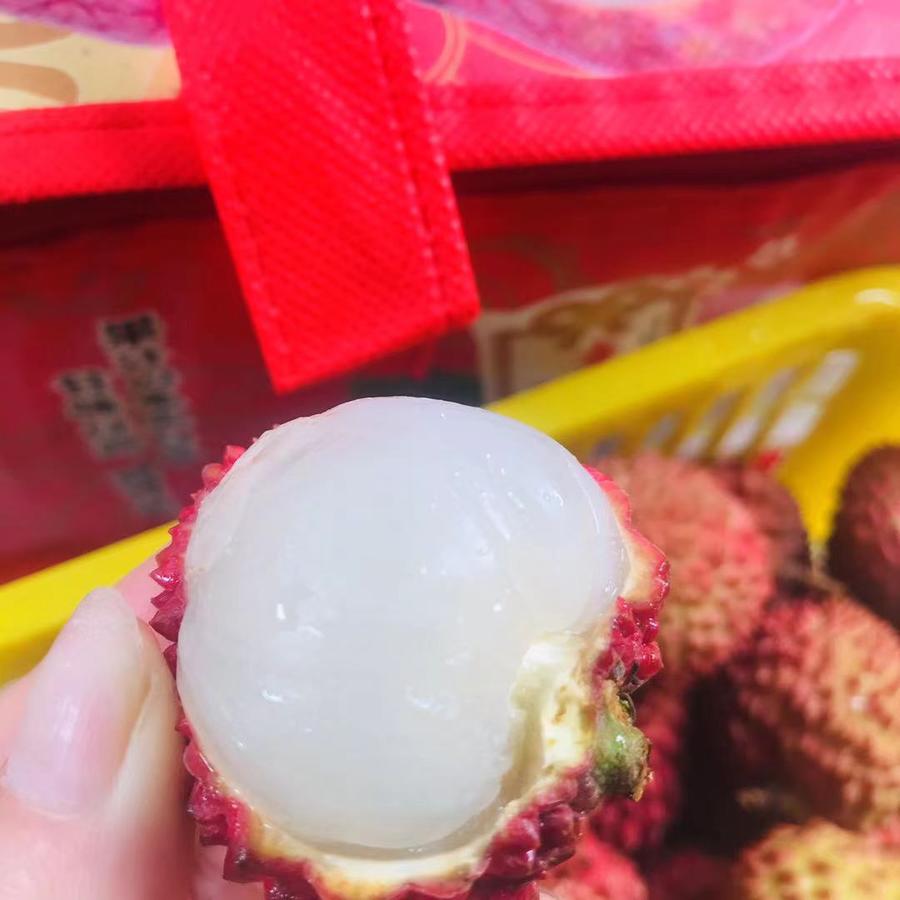 【招财猫桂糯香荔枝】 集合了糯米糍,桂味的味道 肉质厚实,白嫩 甜度