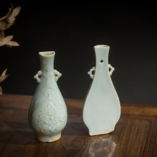 清代  湖田窑影青釉花卉纹壁瓶（一对） 商品图1