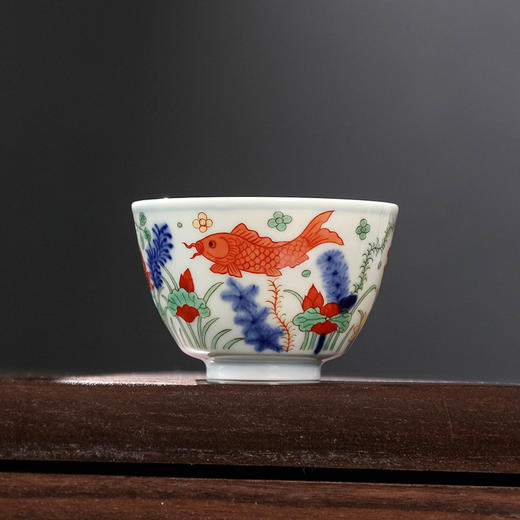 青花五彩鱼藻纹主人杯 商品图3