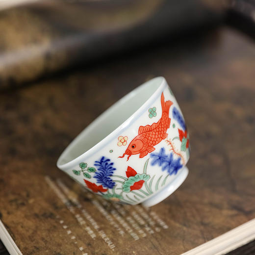 青花五彩鱼藻纹主人杯 商品图1