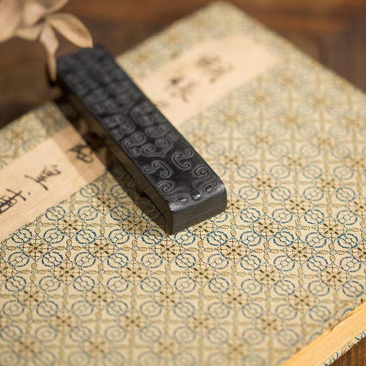 清代  乐寿堂珍藏天府永保云纹御墨 商品图1