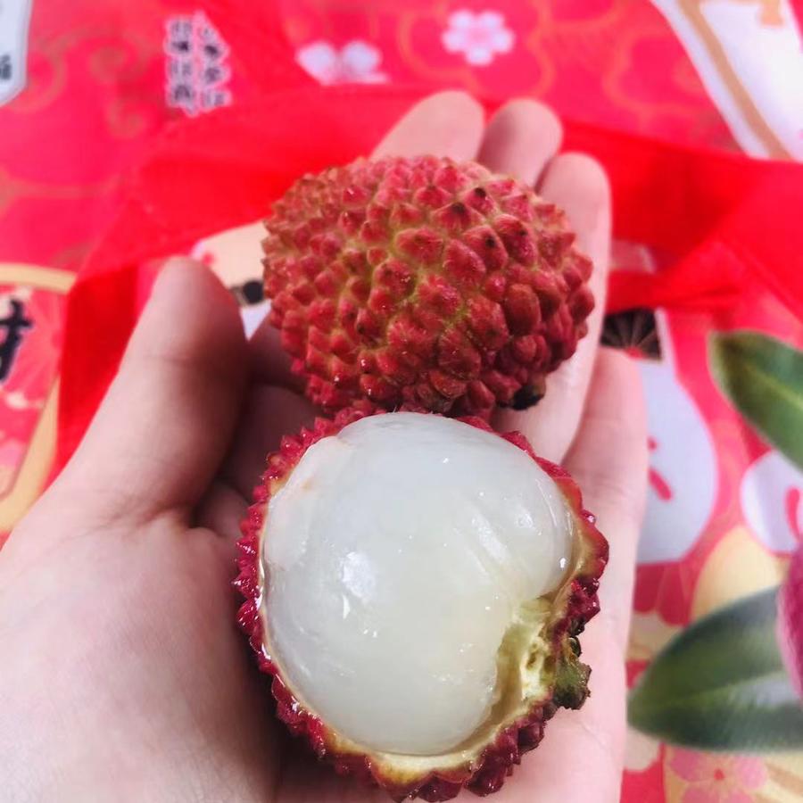 【招财猫桂糯香荔枝】 集合了糯米糍,桂味的味道 肉质厚实,白嫩 甜度