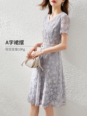 【熙世界】夏装新款优雅气质蕾丝V领短袖连衣裙子女收腰显瘦藏肉