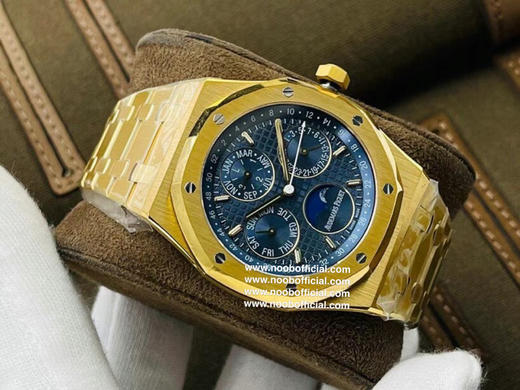 【APS Factory2021墙裂推荐】市场高版本 爱.彼皇家橡树系列腕表！
1⃣️精彩亮点：在“Grande Tapisserie”大格纹装饰表盘上，日期、星期、月份、月相 商品图1