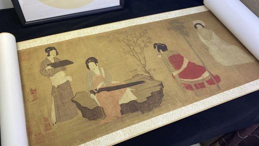 【定制书画】（唐）周昉《宫妓调琴图》（北宋仿本）绢本 手卷/镜片 馆藏书画高仿复制艺术品（付款后28天内发货） 商品图5