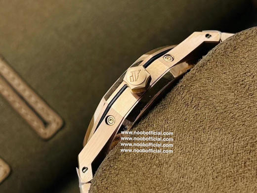 【APS Factory2021墙裂推荐】市场高版本 爱.彼皇家橡树系列腕表！
1⃣️精彩亮点：在“Grande Tapisserie”大格纹装饰表盘上，日期、星期、月份、月相 商品图13