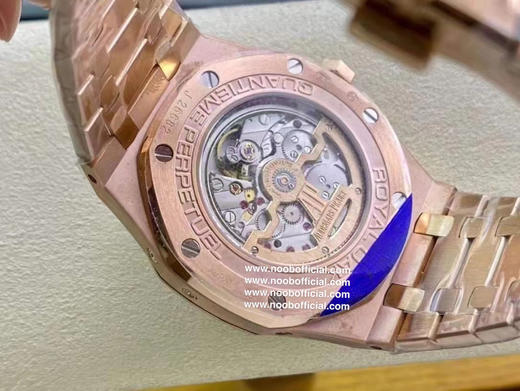 【APS Factory2021墙裂推荐】市场高版本 爱.彼皇家橡树系列腕表！
1⃣️精彩亮点：在“Grande Tapisserie”大格纹装饰表盘上，日期、星期、月份、月相 商品图7