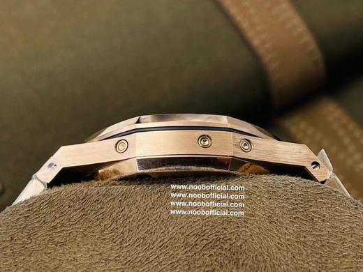 【APS Factory2021墙裂推荐】市场高版本 爱.彼皇家橡树系列腕表！
1⃣️精彩亮点：在“Grande Tapisserie”大格纹装饰表盘上，日期、星期、月份、月相 商品图14