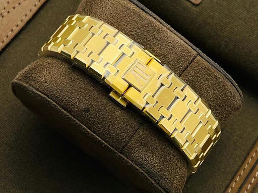 【APS Factory2021墙裂推荐】市场高版本 爱.彼皇家橡树系列腕表！
1⃣️精彩亮点：在“Grande Tapisserie”大格纹装饰表盘上，日期、星期、月份、月相 商品图9