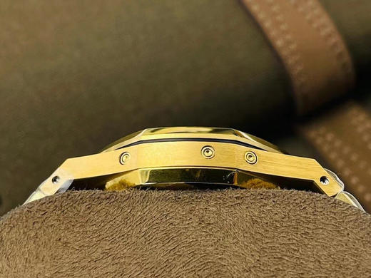 【APS Factory2021墙裂推荐】市场高版本 爱.彼皇家橡树系列腕表！
1⃣️精彩亮点：在“Grande Tapisserie”大格纹装饰表盘上，日期、星期、月份、月相 商品图12