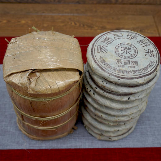 2003年易昌号小饼普洱茶生茶  高等级易武野生大树料 昌泰号经典普洱茶生茶 标价为单片价格一片100克 商品图6