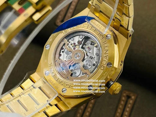 【APS Factory2021墙裂推荐】市场高版本 爱.彼皇家橡树系列腕表！
1⃣️精彩亮点：在“Grande Tapisserie”大格纹装饰表盘上，日期、星期、月份、月相 商品图3