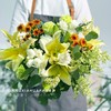 【我想要】黄百合4朵 白色洋桔梗6朵 橙色梦想小雏菊2 绿色康乃馨3 白色康乃馨2 洋甘菊1 尤加利大圆叶1小支 随机送配草（王嘻嘻设计） 商品缩略图0