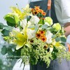 【我想要】黄百合4朵 白色洋桔梗6朵 橙色梦想小雏菊2 绿色康乃馨3 白色康乃馨2 洋甘菊1 尤加利大圆叶1小支 随机送配草（王嘻嘻设计） 商品缩略图3