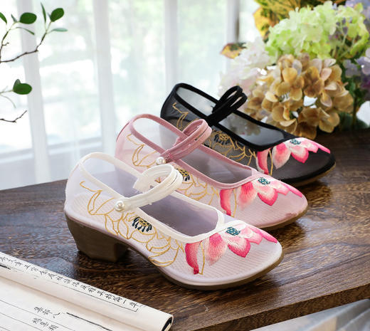 荷花刺绣高跟粗跟夏季古风镂空网纱绣花鞋XQX并蒂莲 商品图0