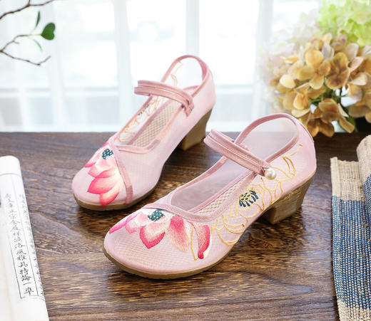 荷花刺绣高跟粗跟夏季古风镂空网纱绣花鞋XQX并蒂莲 商品图1