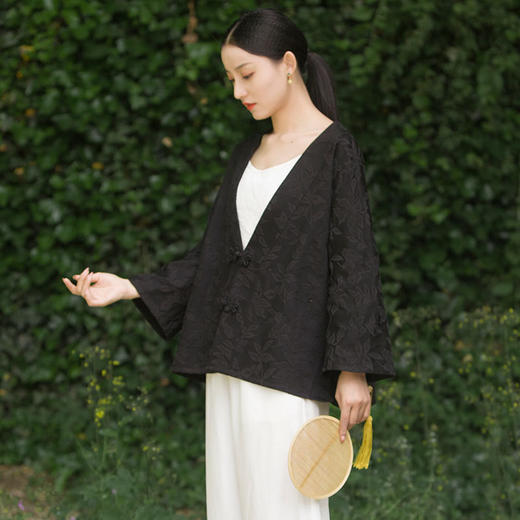 春秋女装棉提花V领花扣新中式短外套开衫R210367 商品图0