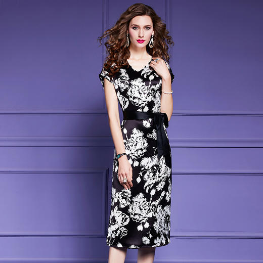 丁摩 夏季醋酸缎面连衣裙女法式复古V领收腰印花中长裙Q121130-DR299 商品图8