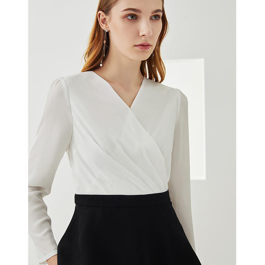 EITIE爱特爱气质通勤职业撞色V领显瘦收腰上衣女C2113814 商品图5