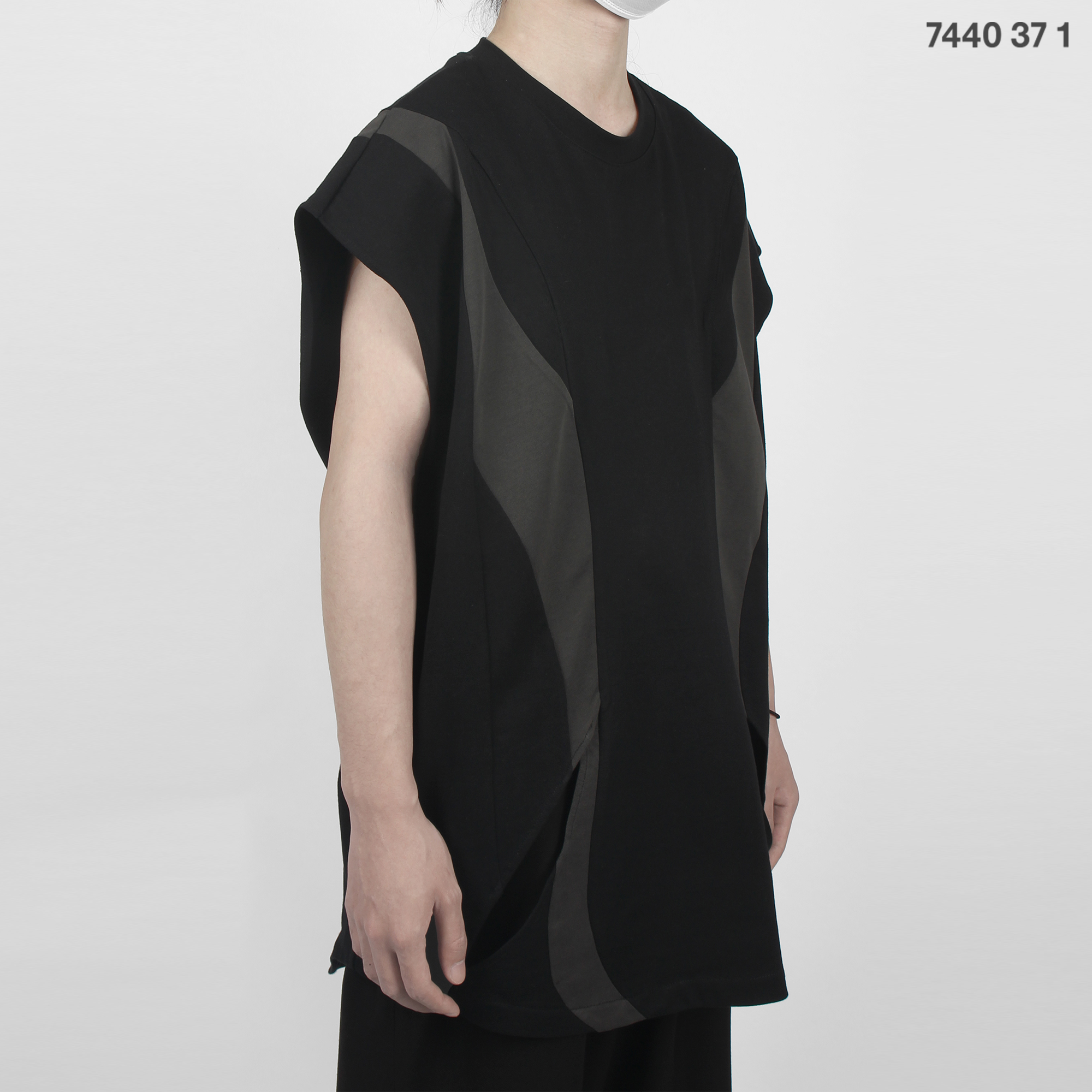 7440 37 1 SS21 贯穿结构对称拼色镂空宽松休闲百搭夏季背心T恤