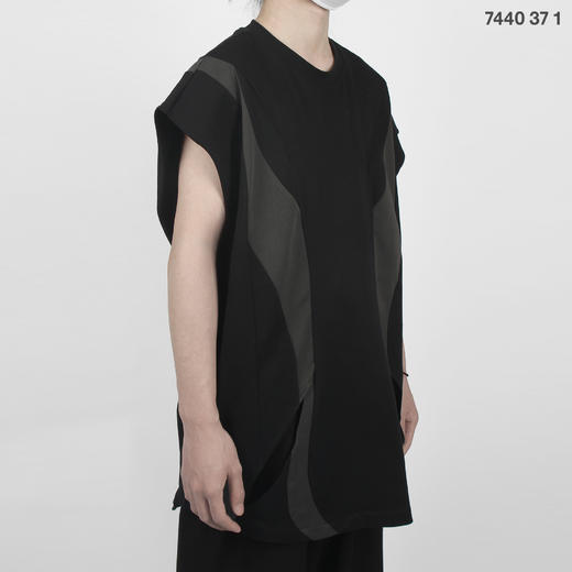7440 37 1 SS21 贯穿结构对称拼色镂空宽松休闲百搭夏季背心T恤 商品图3