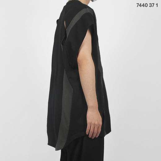 7440 37 1 SS21 贯穿结构对称拼色镂空宽松休闲百搭夏季背心T恤 商品图1