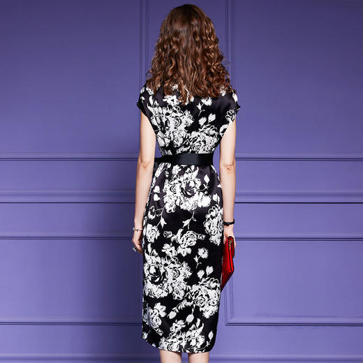 丁摩 夏季醋酸缎面连衣裙女法式复古V领收腰印花中长裙Q121130-DR299 商品图9