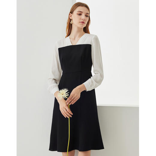 EITIE爱特爱新款时尚气质V领收腰撞色A版显瘦连衣裙C2107818 商品图3