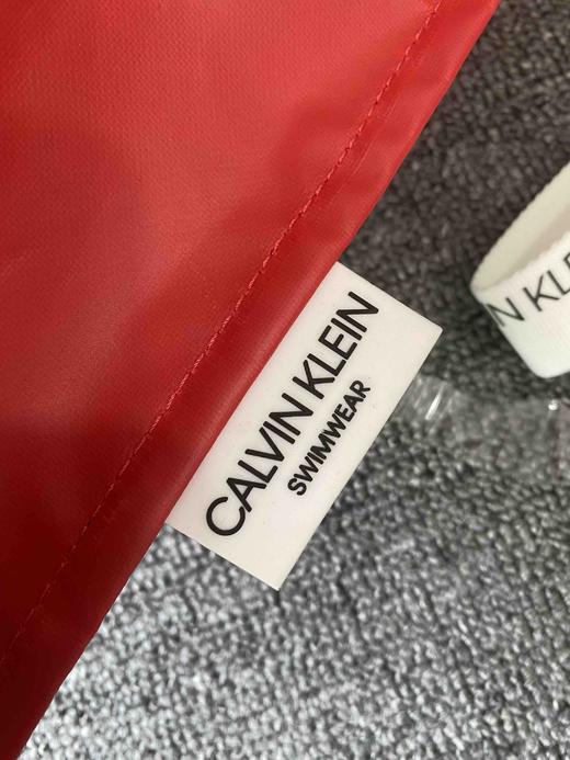 Calvin Klein swimmer系列防水大托特包+防水杂物包 商品图1