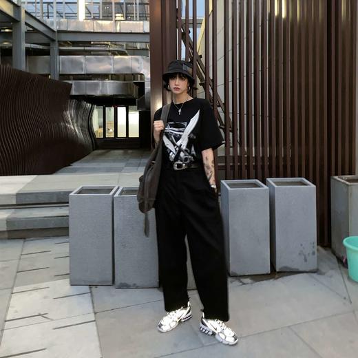 SQUD SQUADUNIDENTIFIED 原创3D建模金属蝴蝶刀印花宽松短袖T恤 商品图2