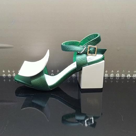 LFGJ 1129夏季设计师款粗跟凉鞋 商品图1