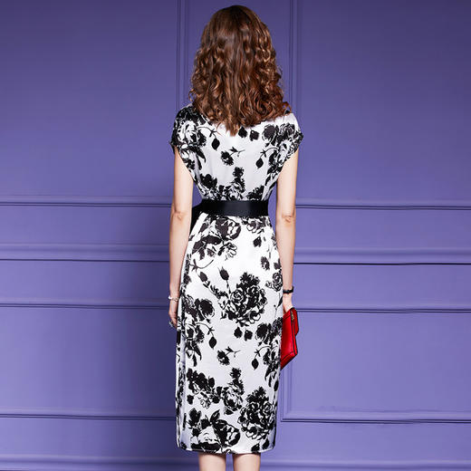 丁摩 夏季醋酸缎面连衣裙女法式复古V领收腰印花中长裙Q121130-DR299 商品图4