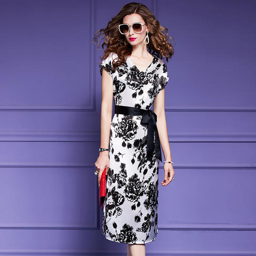 丁摩 夏季醋酸缎面连衣裙女法式复古V领收腰印花中长裙Q121130-DR299 商品图3
