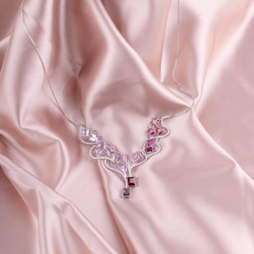 「梯田」彩色尖晶石钻石项链

11.93克拉彩色尖晶石

0.64克拉钻石

9.46克18K白金 商品图2